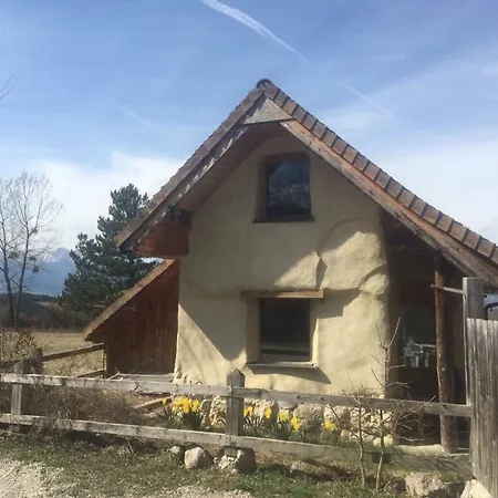 Terre Paille Chaux Feriehus Mens